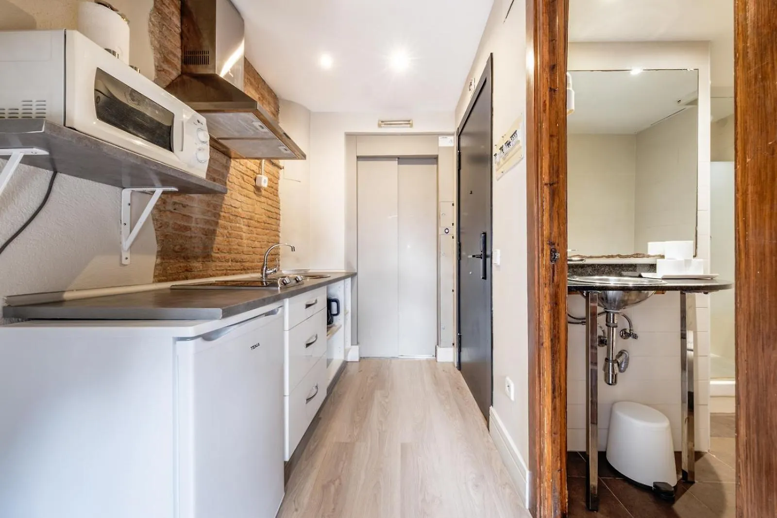 Ainb Picasso-Corders Apartments Barselona İspanya